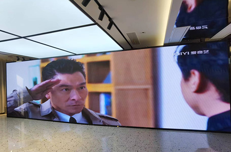 金銀潭時代創(chuàng)嘉工業(yè)園室內(nèi)P2顯示屏