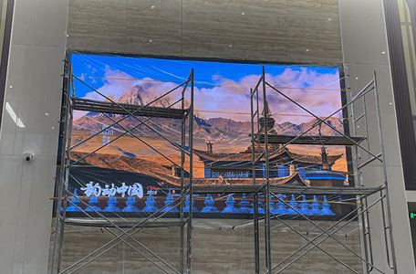 徐東室內(nèi)55寸拼接屏